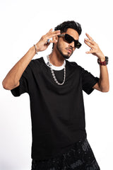 Monochrome Flow – Black Oversized Tee