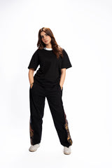 Monochrome Flow – Black Oversized Tee Women