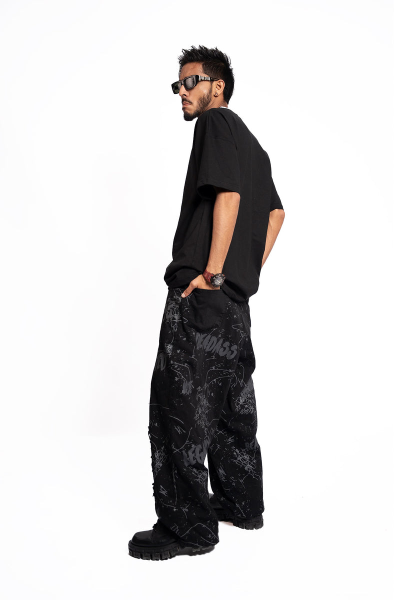 Monochrome Flow – Black Oversized Tee