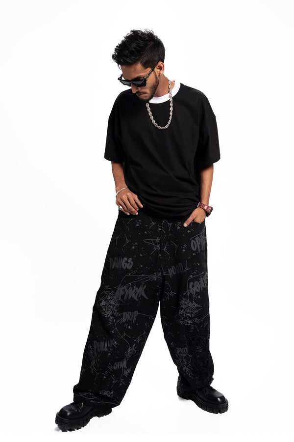 Monochrome Flow – Black Oversized Tee