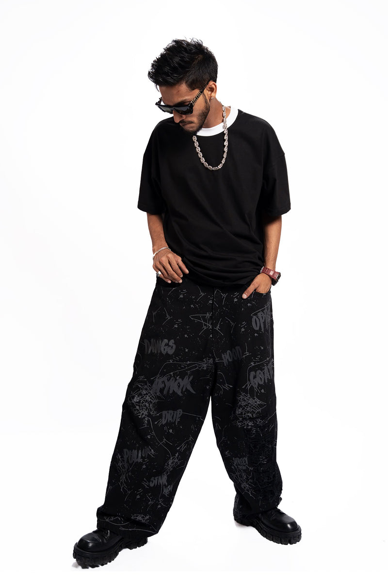 Monochrome Flow – Black Oversized Tee